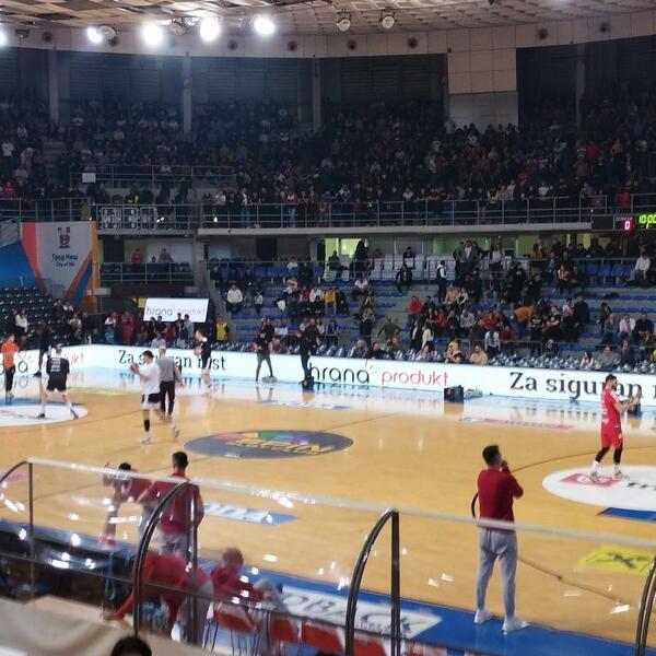 POČELE PROZIVKE SA TRIBINA: Delije skandiraju Vildosi, Grobari uzvraćaju udarac! (VIDEO/FOTO)