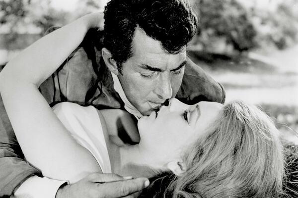 STIGLE JEZIVE VESTI: Preminula čuvena glumica