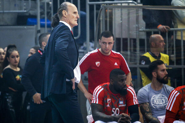 SRAMOTA: Navijači Partizana skandirali Dušku Ivanoviću GROZNU STVAR! Nisu štedeli ni Vesnu Čović (VIDEO)