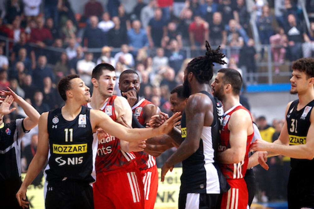 LESOR UDARIO KAMPACA, PA HTEO DA SE OBRAČUNA S VILDOSOM: A na klupi Partizana jedva su sprečili gore scene! (VIDEO)