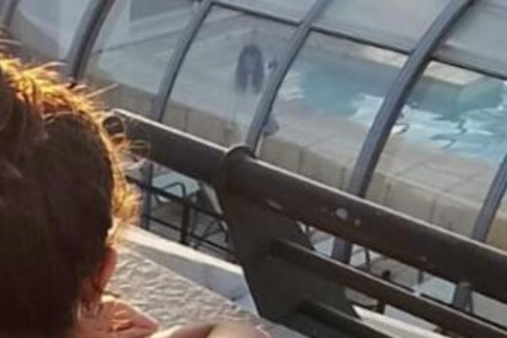 SLIKAO DEVOJKU U BAZENU, KAD JE UVELIČAO FOTOGRAFIJU ZALEDIO SE! Ono što je video će vas SABLASNUTI (FOTO)
