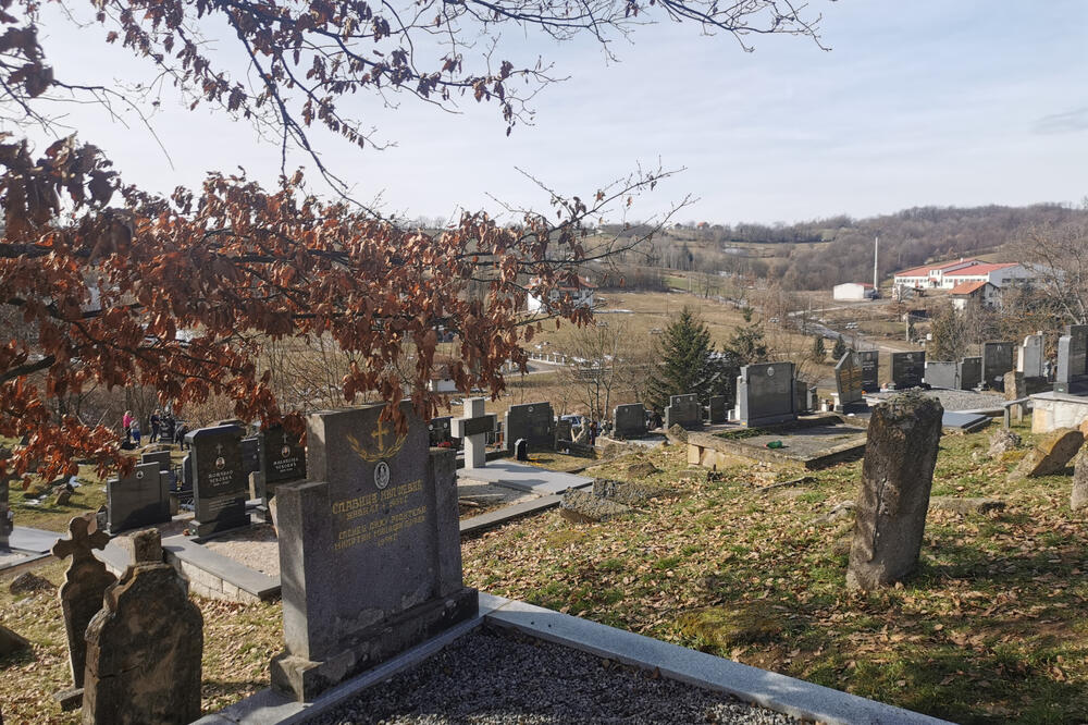 "IZ KECA U DVOJKU": Baba Zorka prevarila kamenoresca, zbog njenog spomenika ljudi u SRBIJI SE KRSTE!