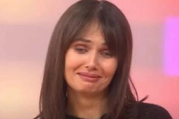 PRAKTIČNA ŽENA PLAČE KAO KIŠA: Kamera je SNIMILA, sve se desilo u programu UŽIVO (VIDEO)