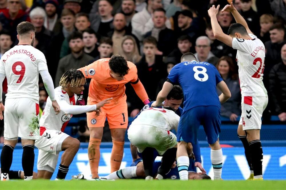 STRAŠNE SCENE U LONDONU: Fudbaler Čelsija ostao bez svesti! (VIDEO/FOTO)