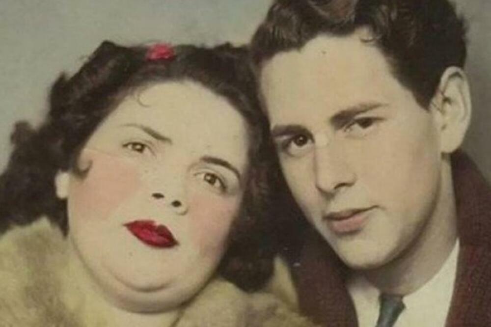 JEDAN DETALJ NA OVOJ SLICI LEDI KRV U ŽILAMA! Pažljivo pogledajte u ženu, primećujete li JEZIVU istinu?