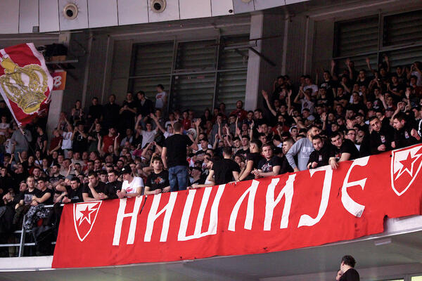 BRUKA NA DODELI "ŽUĆKOVE LEVICE": Navijači Zvezde izviždali legendu jugoslovenske i srpske košarke! (VIDEO)