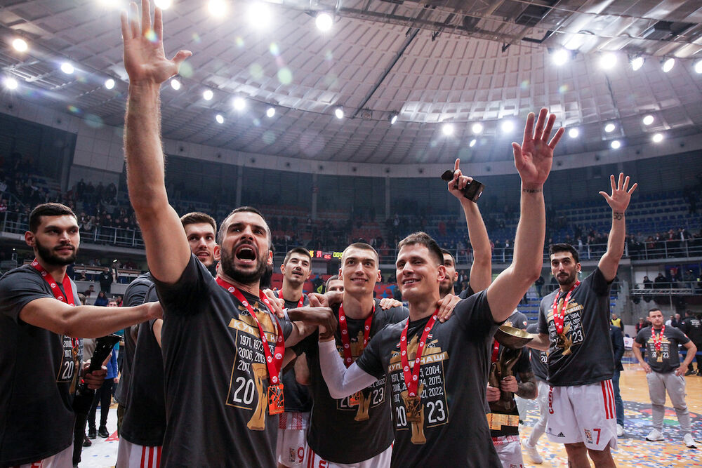 Slavlje košarkaša Crvene zvezde posle osvajanja Kupa Radivoja Koraća 2023. godine