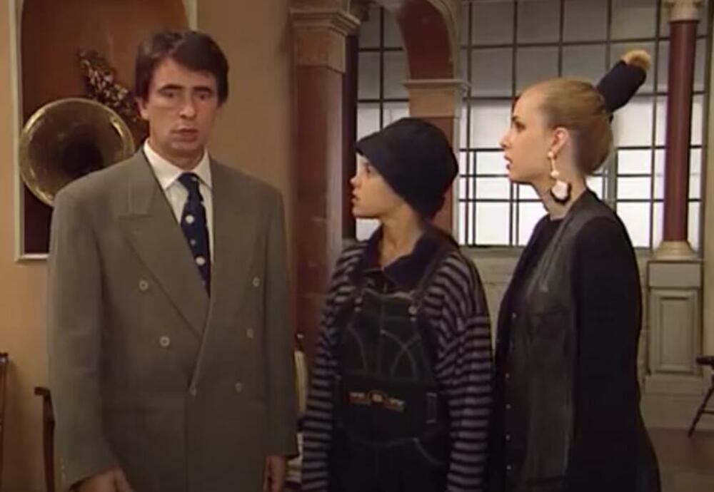 Lane Gutović, Sofija Jović i Bojana Maljević u seriji 'Otvorena vrata'