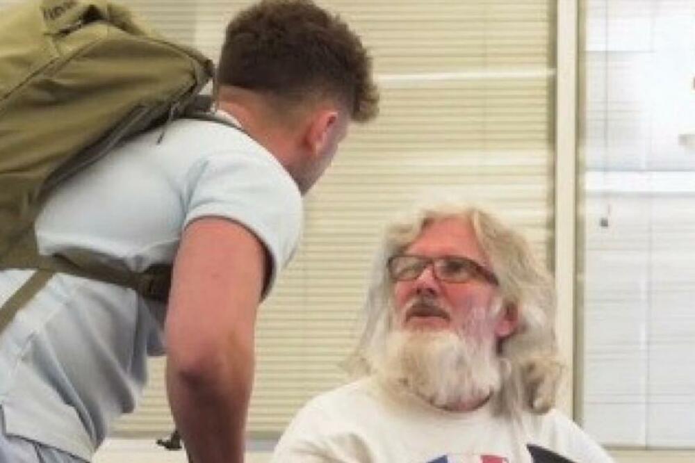 PRIŠAO JE ČOVEKU I ZATRAŽIO MU NOVAC KAKO BI KUPIO HRANU: Ono što se DOGODILO kasnije GOSPODINA je ostavilo u ČUDU