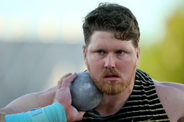 NASTAVLJA DA PIŠE ISTORIJU: Oboren svetski rekord u bacanju kugle! (VIDEO)