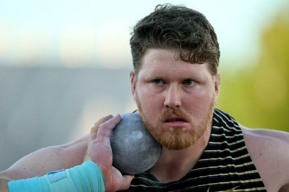 NASTAVLJA DA PIŠE ISTORIJU: Oboren svetski rekord u bacanju kugle! (VIDEO)