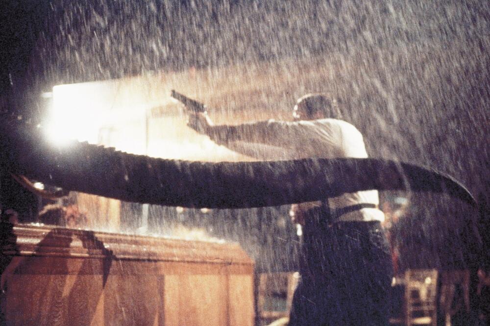 POZNATI GLUMAC ZAVRŠIO HITNO U BOLNICI: Bore mu se za život