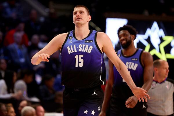 DVE JOKIĆEVE ČAROLIJE: Alej up za strašno zakucavanje Lebrona i tačdaun sa celog parketa (VIDEO)