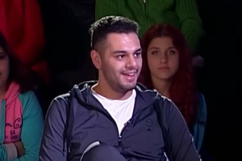 ADAM ĐOGANI POKUŠAO DA POBEGNE IZ ELITE, PA SE POVREDIO: Mislile da ih KAMERA NE SNIMA, pa otkrile šta se DESILO