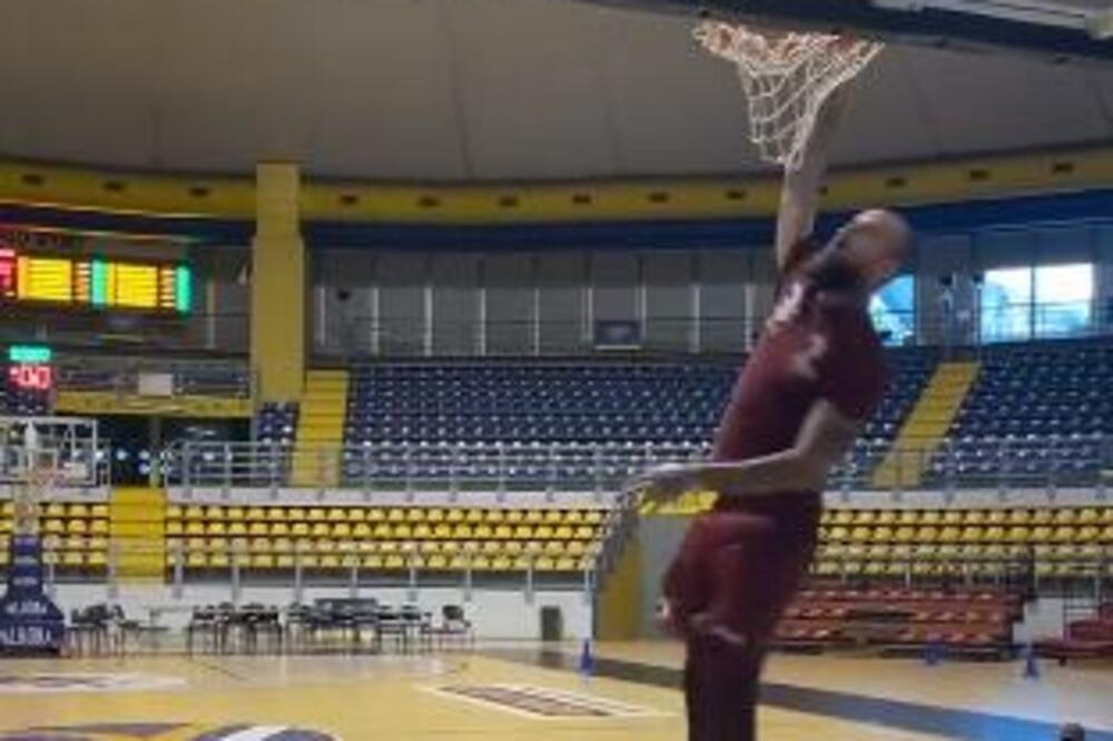 VANJA MOGAO NA OL-STAR UMESTO JOKIĆA! Golman Srbije RASPAMETIO zakucavanjem! (VIDEO)