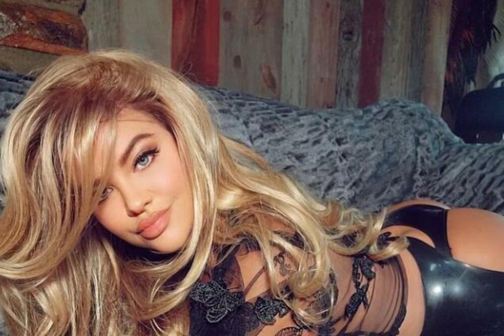 DANA POKAZALA GRUDI KOJE SAMO ŠTO NE ISPADNU IZ BRUSA: Svaki delić tela se providi, ULAZITE NA SVOJU ODGOVORNOST