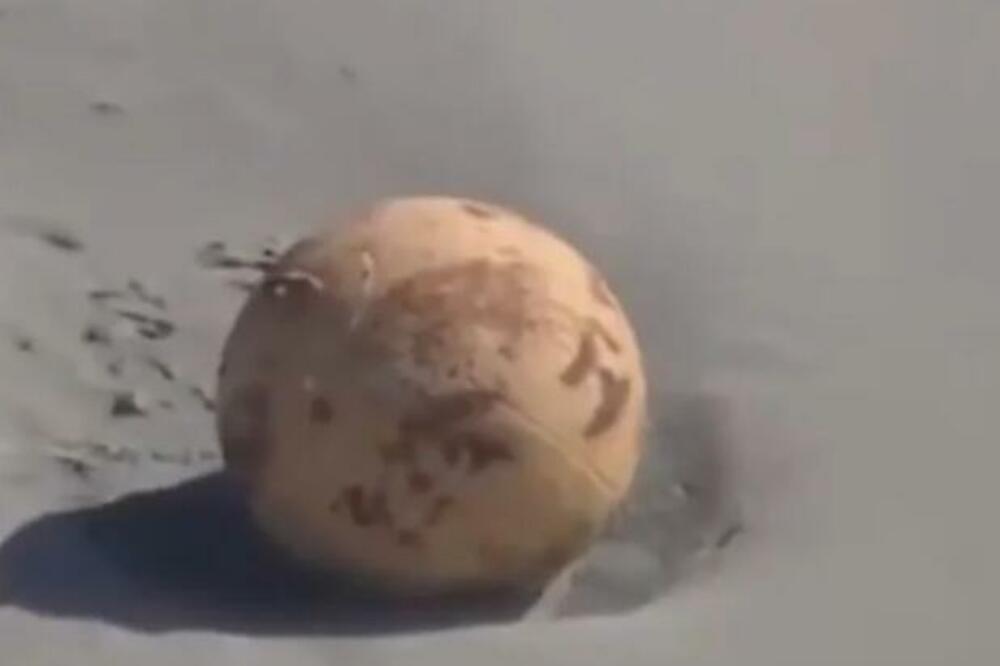 POJAVILA SE MISTERIOZNA DŽINOVSKA KUGLA: Niko ne zna šta bi MOGLA DA BUDE, 1 od teorija je posebno ZABRINJAVAJUĆA