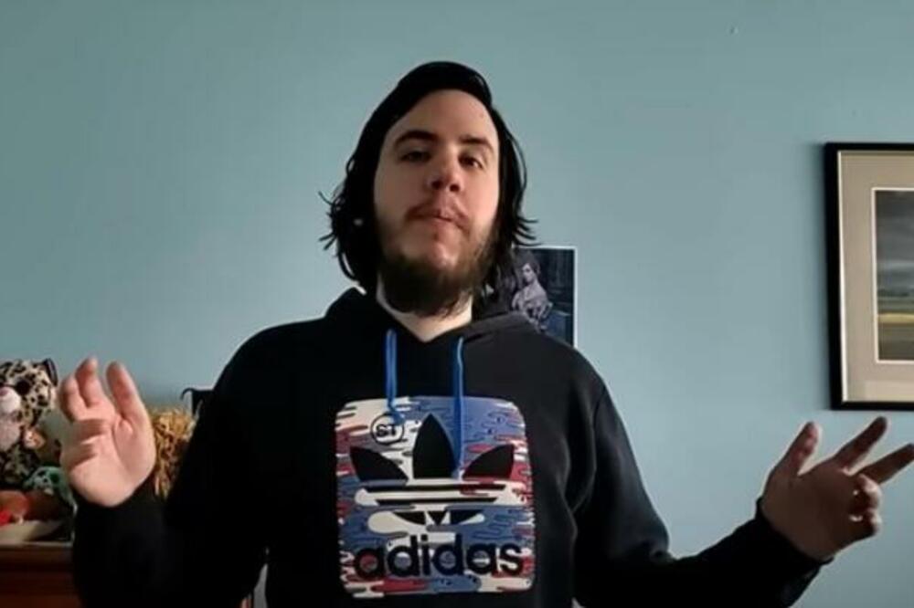 ZBOG OVOG MOMKA SU SVI GLEDALI SLAGALICU! Kažu da neodoljivo podseća na našeg ČUVENOG GLUMCA! (FOTO)