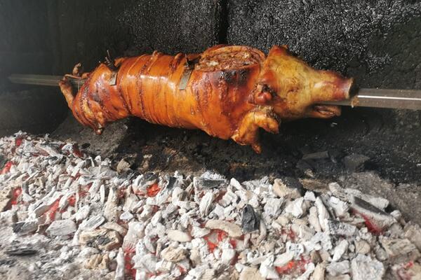 CENE KAO U CENTRU BEČA: Zbog poskupljenja svinjskog mesa očekuje se i RAST CENA PEČENJA, evo i za koliko!