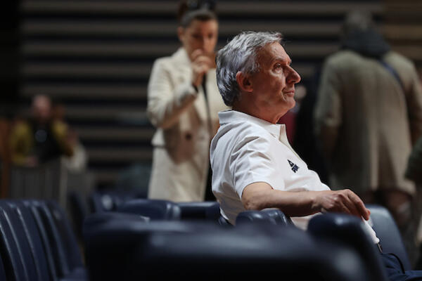 PEŠIĆ NIJE MOGAO DA ČUJE BOLJU VEST PRED ODLUČUJUĆI MEČ! Srbija svim snagama napada Mundobasket!