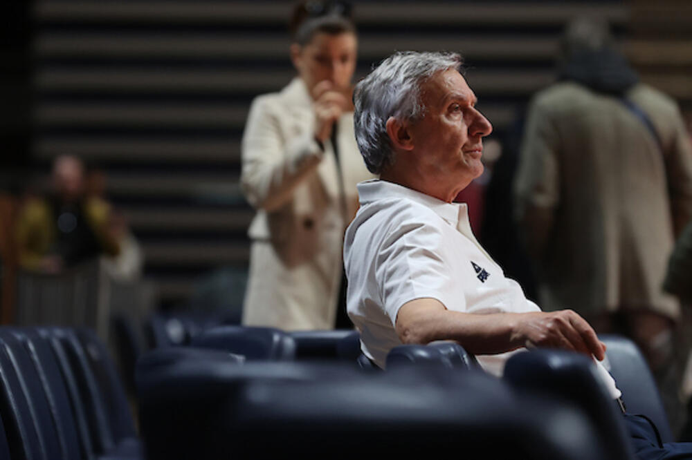 PEŠIĆ NIJE MOGAO DA ČUJE BOLJU VEST PRED ODLUČUJUĆI MEČ! Srbija svim snagama napada Mundobasket!