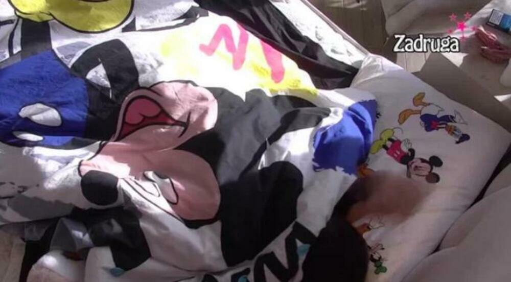 Milica i Bilal u krevetu