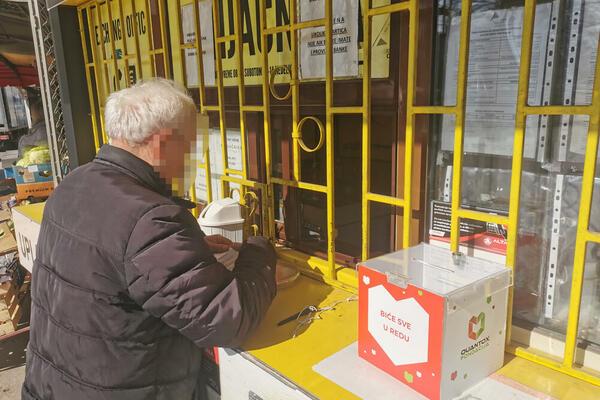 GDE ĆE MU DUŠA? SNIMLJENA SRAMNA KRAĐA U ČAČKU: Ukrao novac iz kutije za prikupljanje dobrotvornih priloga (VIDEO)