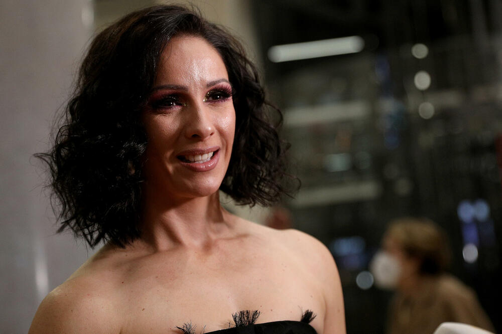 BILA JE ZVEZDA U NAŠOJ ZEMLJI, A ONDA JE ZBOG LJUBAVI OTIŠLA U OVU DRŽAVU: Danas je PRAVA BOGINJA, pleni IZGLEDOM