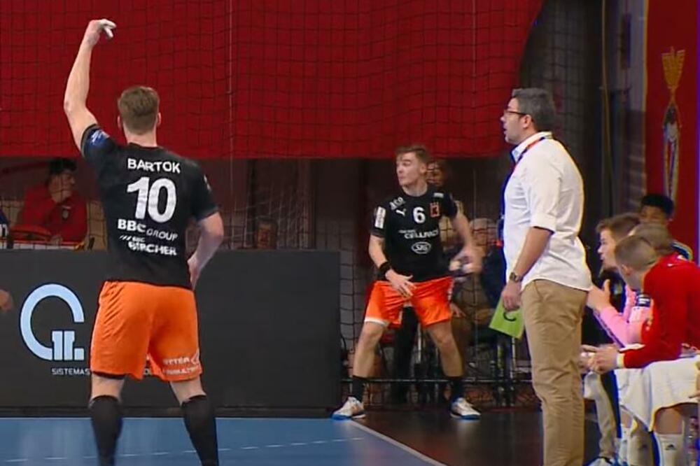 GOL KAKAV SE U RUKOMETU RETKO VIĐA: Igrači se uhvatili za glavu posle fenomenalnog poteza! (VIDEO)