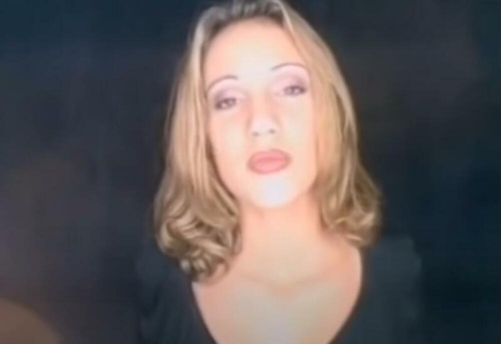 Pevačica  grupe 'Energija', 1999. godina