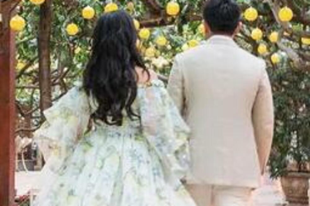 O OVOJ VENČANICI PRIČAO JE CEO SVET: Mlada ju je dizajnirala sama, a najveću pažnju privlači NEOBIČAN DETALJ (FOTO)