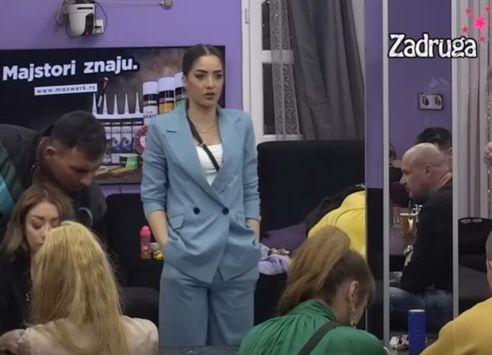 U toku Đuričićkinog izlaganja, Ana joj je spomenula roditelje a potom su ponovo ušle u žestok sukob.