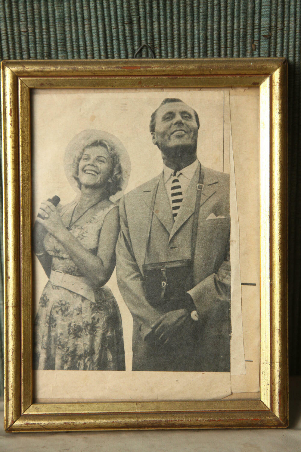 Mlađa Veselinović je preminuo 2012. godine u 98. godini.