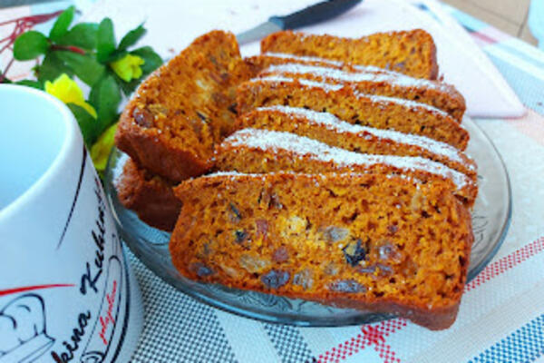 NAPRAVITE JEFTIN KARAMELA KOLAČ PO BAKINOM RECEPTU: Jedno VOĆE daje posebnu AROMU, cela kuća će zamirisati (VIDEO)