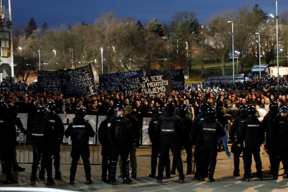 POSLE "CRVENIH ĐAVOLA" I BOJKOT GROBARA! "Gde su ti najsavremeniji grejači terena?" (FOTO)