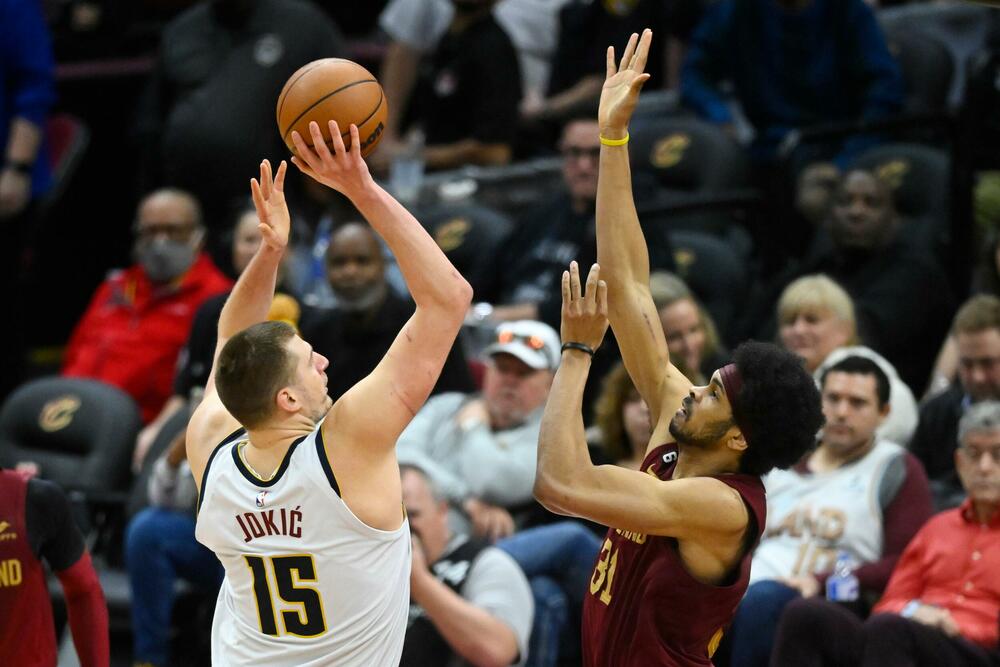 Nikola Jokić na utakmici Klivlenda i Denvera