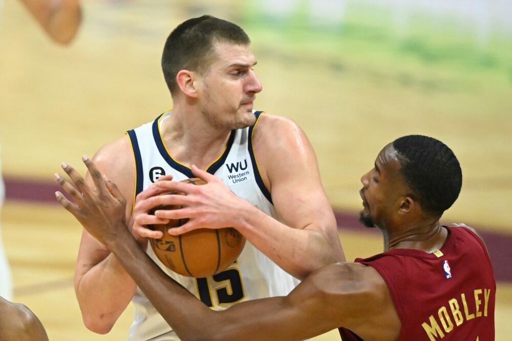 Nikola Jokić na utakmici Klivlenda i Denvera