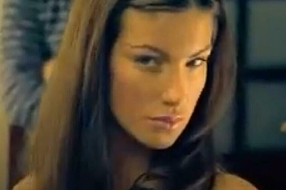 BILA JE U BRAKU SA OPASNIM MOMKOM, RODILA MU DECU, PA SE RAZVELA: Ceca Šarić kao da NE STARI, BOMBETINA