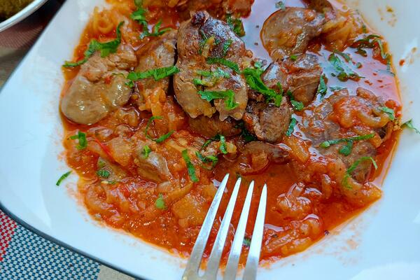 DŽIGERICA U SOSU SPREMNA ZA 20 MINUTA: Oko ovog bakinog jela se OTIMAJU domaćice , preukusno je (VIDEO)