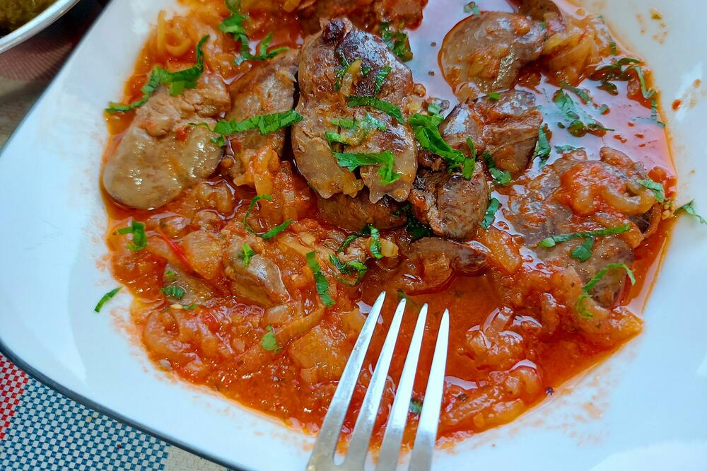 DŽIGERICA U SOSU SPREMNA ZA 20 MINUTA: Oko ovog bakinog jela se OTIMAJU domaćice , preukusno je (VIDEO)