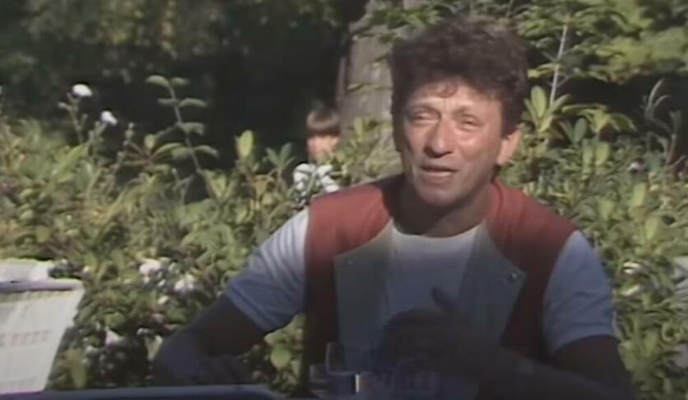 Kvaka svoju ploču snima u 34 godini života i stiče veliku popularnost, ponajviše zahvaljujući pesmi 'Pođimo krčmu staru'.