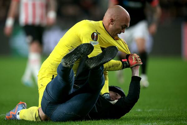 UEFA POKRENULA ISTRAGU ZBOG NAPADA NA MARKA DMITROVIĆA!