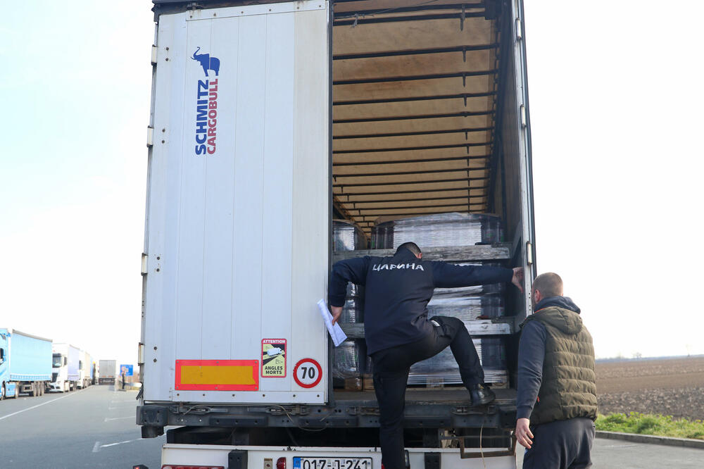 ZAPLENJENO VIŠE OD 22 TONE LAŽNOG "ARIELA": Pun je opasnih hemikalija, 3 čaše potrebne da biste oprali veš!