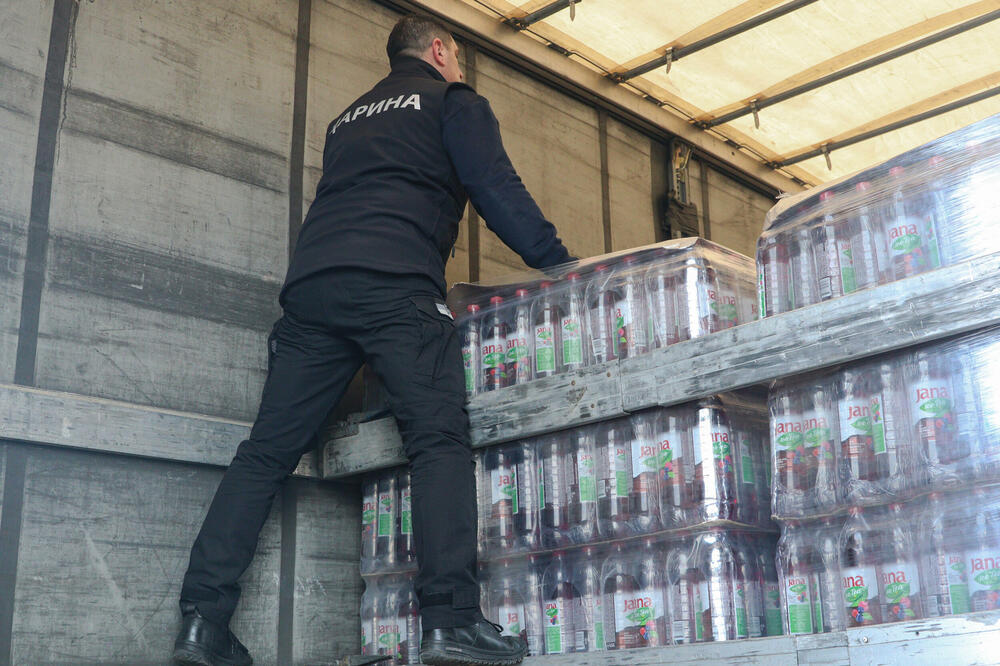 OVO MORATE PRIJAVITI CARINICIMA KAKO VAM NE BI ODUZELI: Kaznu ćete "POPITI" i kada kažete da NISTE ZNALI PRAVILA!