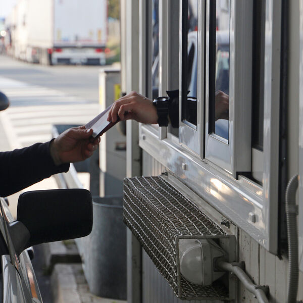 Ovaj dokument je obavezan ako planirate kolima u Grčku: Ne dolazi uz registraciju, a evo kolika mu je cena!