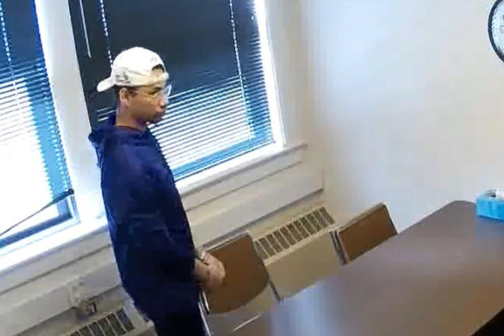 POLICAJAC OSTAVIO OSUMNJIČENOG SAMOG U SOBI ZA SASLUŠANJE: Kada se vratio nije mogao da VERUJE SVOJIM OČIMA (VIDEO)