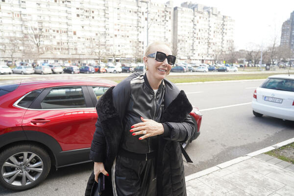 LEPA BRENA OTIŠLA U HRVATSKU I KRENULA DA ŠETA ZAGREBOM: Da li je moguće da se OVO DESILO? Odmah uzeli da SNIMAJU