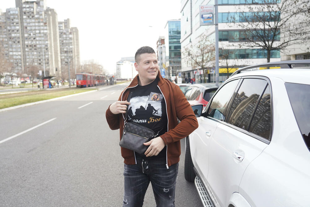 Morali su prinudno da slete