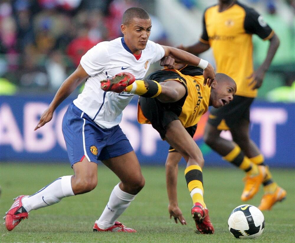 Deni Simpson (levo) u dresu Mančester junajteda