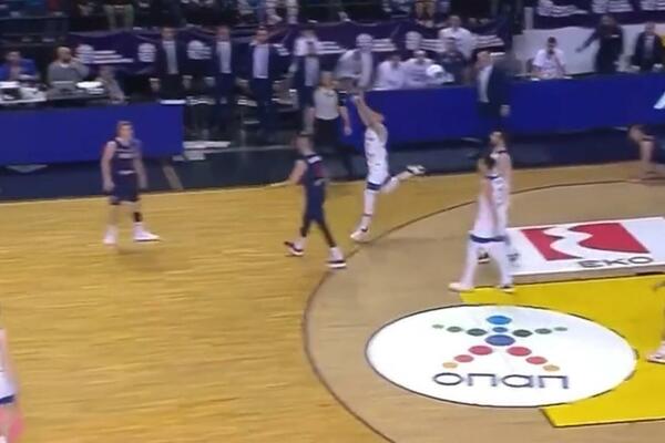 OVO JE PRELOMILO MEČ U ATINI! Svi su krenuli na klupu, a onda je usledio NAJLUĐI POTEZ! (VIDEO)